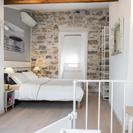 Railway Station Lovely Flat Apartment